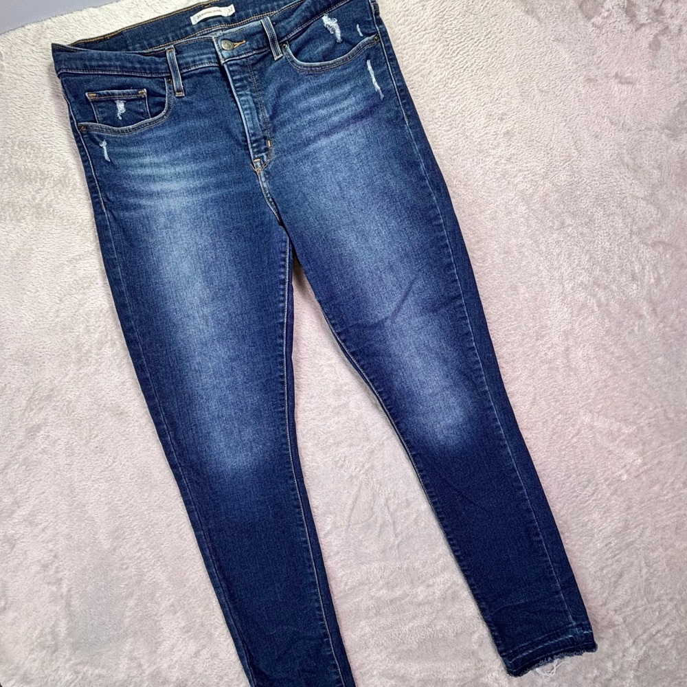 Levi's Women 711 Skinny Jeans Size 32 Blue Distressed Raw Hem 19626-0463